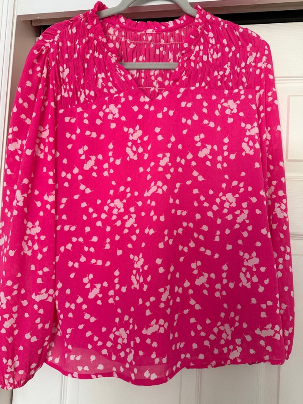 Source Unknown Fuchsia and White Floral V-Neck Long Sleeve Blouse